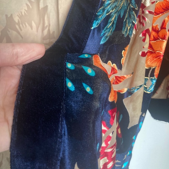 Velour Floral Print Kimono Small with Tassels - Picture 4 of 8